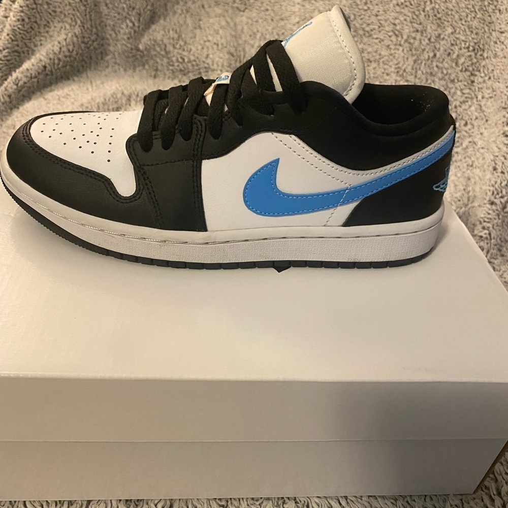 Size 7 Jordan lows
